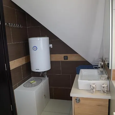 Milmari Idila 公寓 *